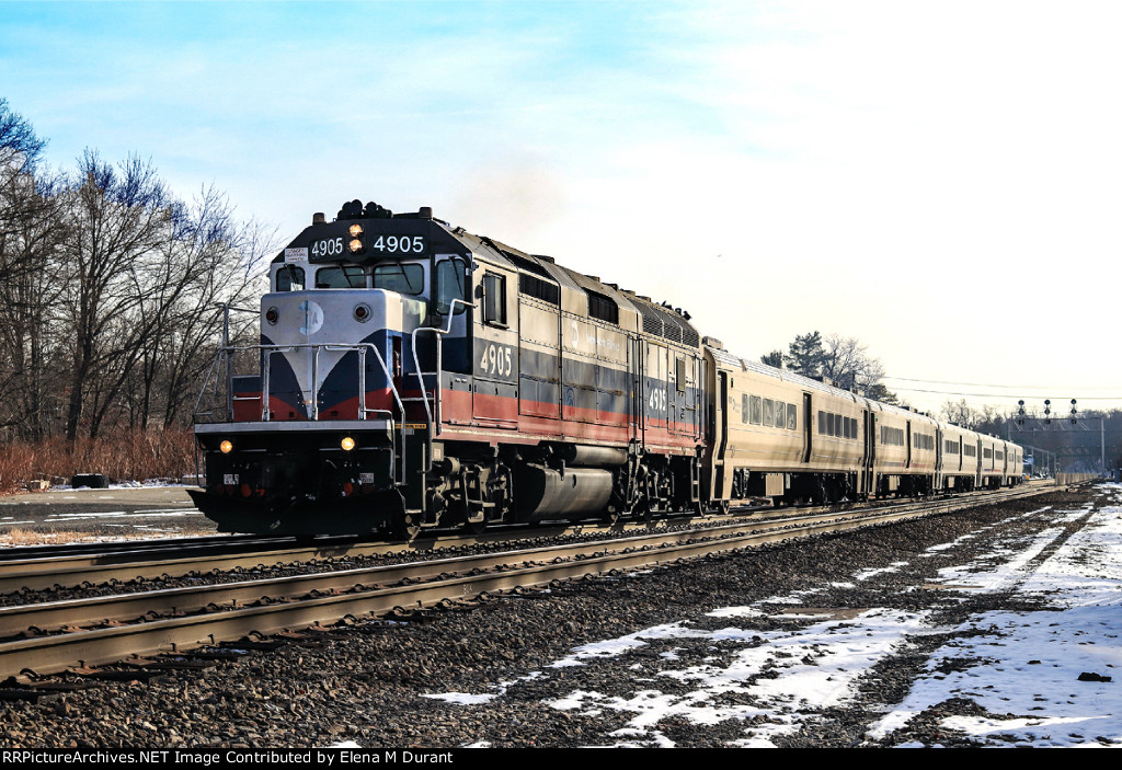 MNCR 4905 on train 1155